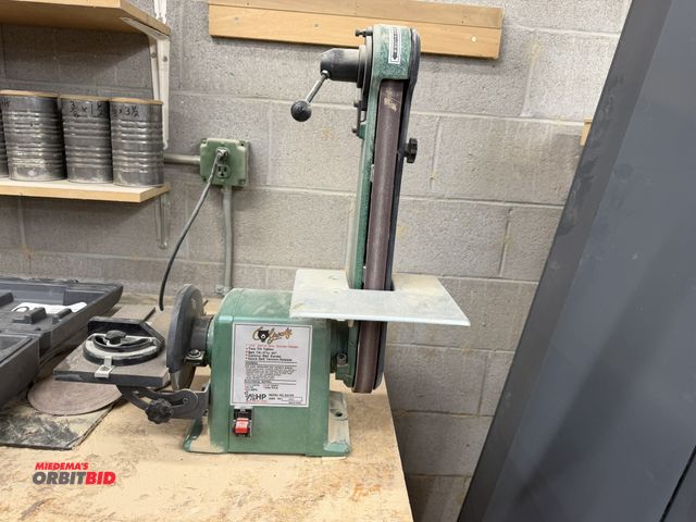 Lot 1-16593 - (1) Grizzly, 1" x 42" belt and disc grinder, 6" disc, (2) tilt tables, belt tilt 0 to 90°, contour b...