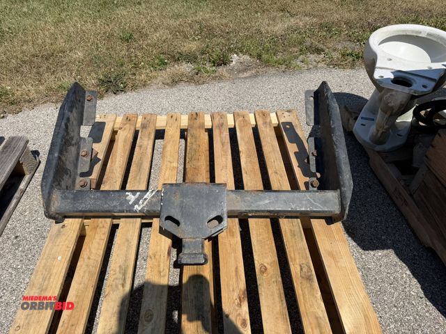 Lot 1-18081 - (1) Draw-Tite 2" receiver hitch, 8,000 lb. capacity, unknown what truck it was used on.