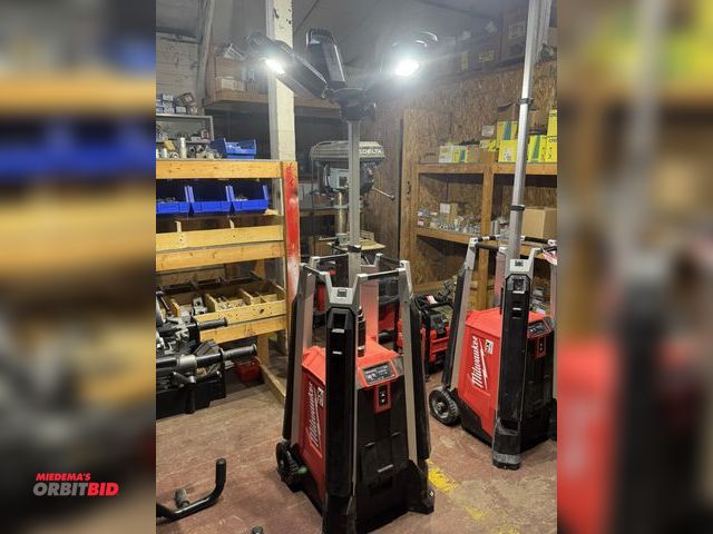 Lot 1-4166 - (1) Milwaukee Rocket tower light/charger, Cat #MXF041, S/N K25AN2204000187, 4-head LED tower light w...