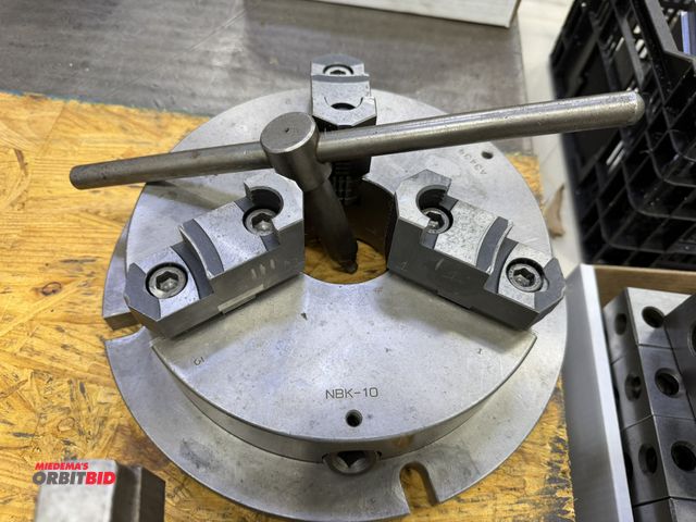 Lot 1-10246 - (1) 10" 3-jaw mounting chuck with handle.