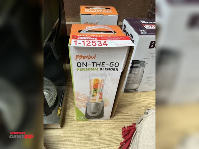 Lot 1-12534 - null Parini 20oz Blender (2) Parini blenders new in box, (2) sets chair pads, 1 roll grip premium li...