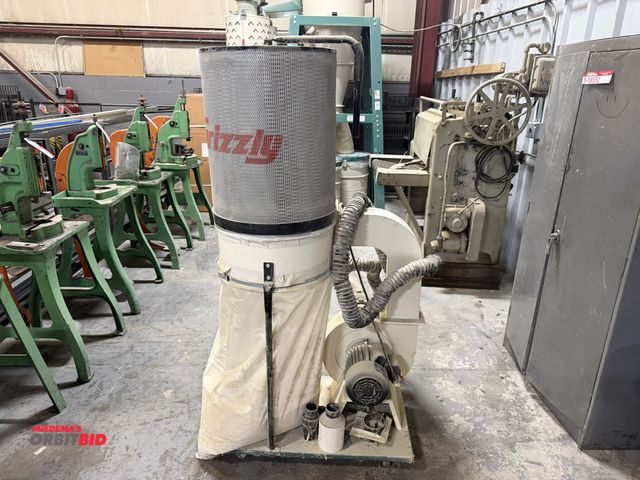 Lot 1-18553 - (1) Grizzly portable dust collector, 2 HP, 240V, single phase, with dust collection bag, said to be ...