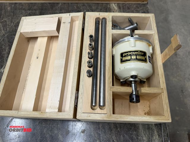 Lot 1-16642 - (1) Procunier Series 12006, model 2, high speed tapping head, 1/2" shank diameter with wood case, ap...