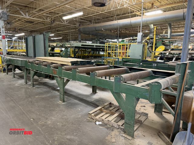 Lot 1-17132 - (1) Mundy Infeed bunk  hoist, chain drive, 3  phase, includes (1) roller section, approx. 249" lengt...