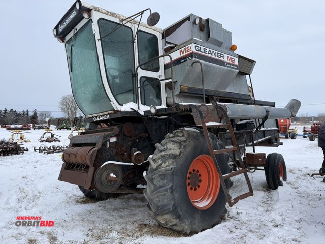 Lot 1-11506 - (1) Allis-Chalmers Gleaner M2 combine, 2WD, 23.1-30 front tires, 11.00-16 rear tires, S/N MKS17170HY...