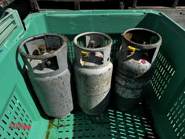 Lot 1-6962 - Lot of (3) forklift propane fuel tanks.