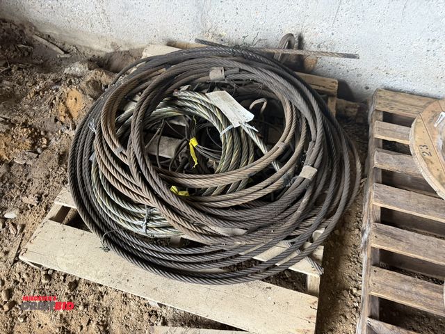 Lot 1-18283 - Various cuts of heavy duty steel lifting cable, includes 7/8" x 82', and others.