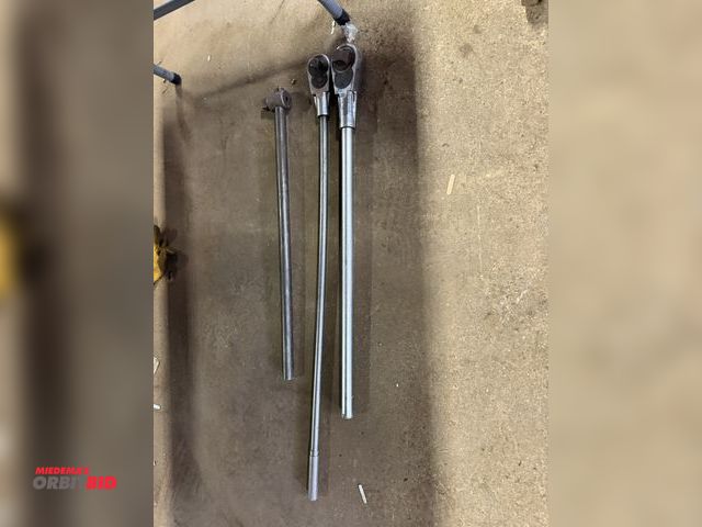 Lot 1-18453 - Lot including (1) Snap-On 3/4" drive ratchet with approx. 36" handle, (1) Snap-On 1" drive ratchet w...
