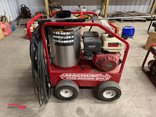 Lot 1-19150 - (1) Magnum 4000 Series hot water pressure washer, 4000 PSI, 15 HP gas motor, includes assorted hose,...