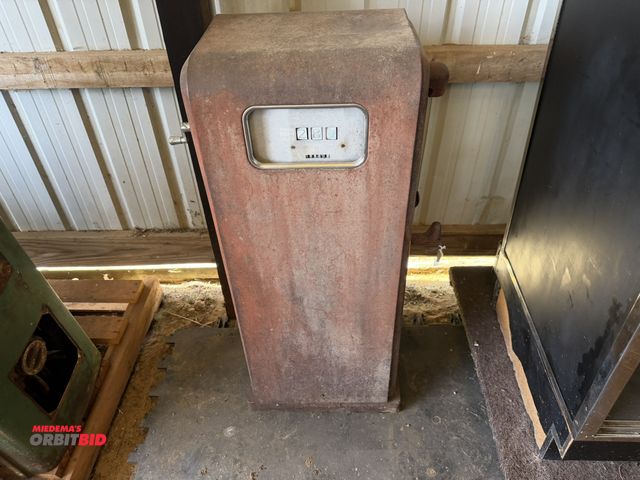 Lot 1-8480 - (1) Gas Boy, model 100, S/N 5598, gas dispenser, 1 side with internal guts, will be for restoration.