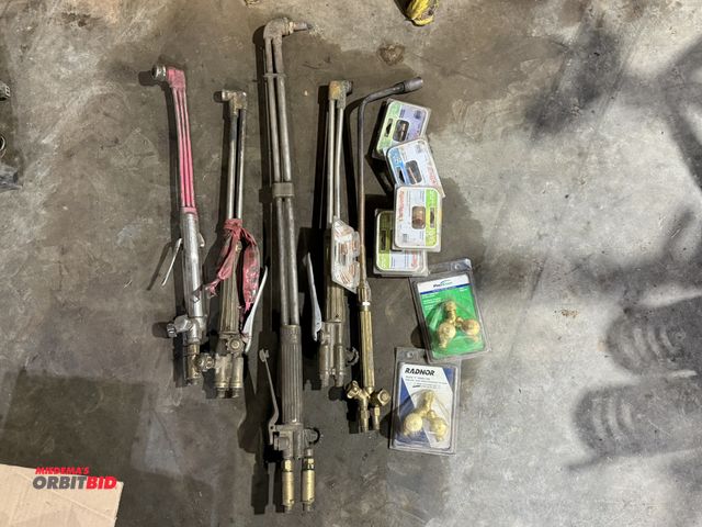 Lot 1-1535 - Lot including (4) various oxygen/acetylene torches with (2) new Y connectors, and (5) various Hypert...