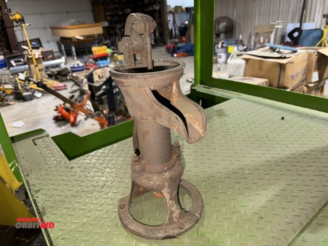 Lot 1-1554 - (1) Humphreys vintage, cast iron kettle type manual water pump.