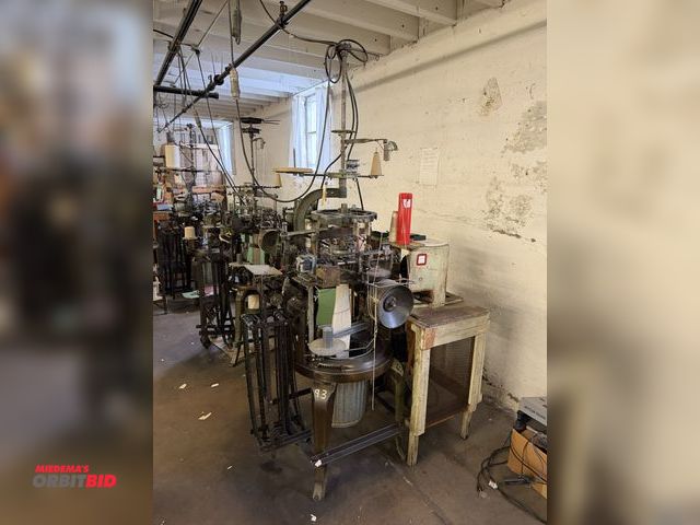 Lot 1-4821 - (1) Antique Industrial circular knitting machine, approx. 6.5" diameter needle head, 3 phase, in wor...