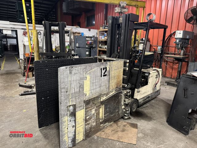 Lot 1-2532 - (1) Crown electric forklift, 190" max lift height, 3000 lb. capacity, overhead guard, 3-wheel ride o...