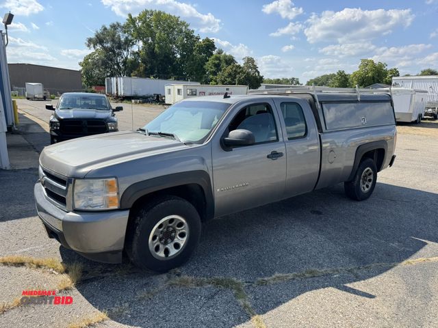Lot 1-4626 - 2008 Chevrolet Silverado Extended Cab Pickup Truck rear wheel drive pick up truck, manual windows an...