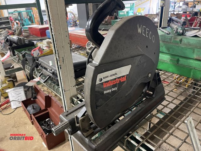Lot 1-6256 - (1) Black &amp; Decker heavy duty 14" abrasive saw.