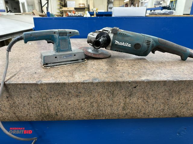 Lot 1-17718 - Lot including (1) Makita, model GA7021, 6000 RPM, 7" disc grinder/sander, and (1) Makita, 120V, 4" x...