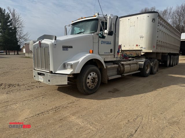 Lot 1-19866 - 2015 Kenworth T800 Tandem Axle Semi Truck