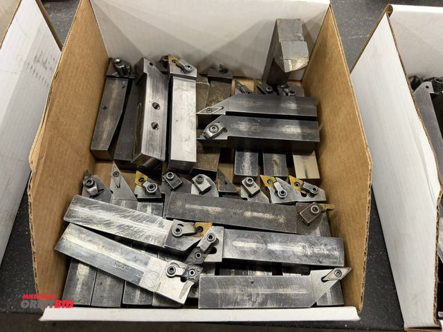Lot 1-1718 - Lot of indexable lathe turning tool holders with carbide inserts, 1" x 1" shaft.