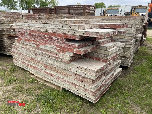 Lot 1-19719 - Large lot of assorted steel concrete panels/forms, includes approx. (80) 24" x 96" panels, 16", 18",...