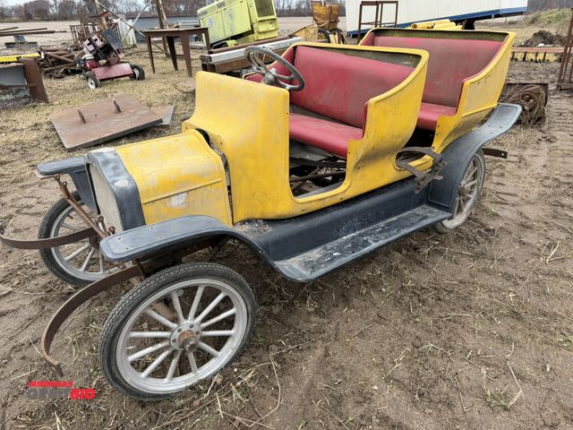 Lot 1-3011 - (1) vintage electric car, for parts or restoration only, incomplete, no other info available.