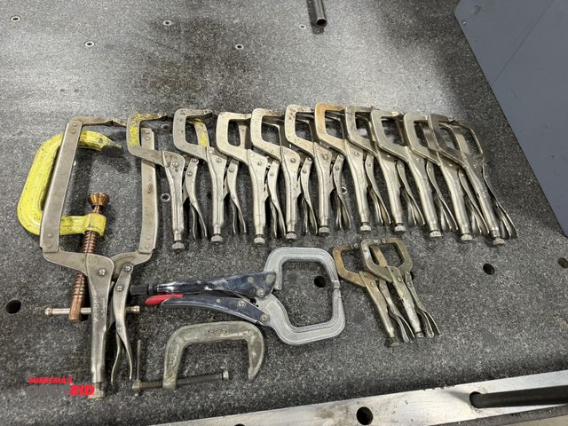 Lot 1-15306 - Large lot of vise grips, includes (10) 11R vise grips, (2) 6R vise grips, (1) 18R vise grip, 3" and ...