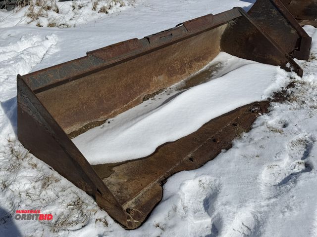 Lot 1-11562 - (1) New Holland 84" low profile bucket with bolt-on cutting edge, skid steer mount.