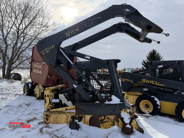 Lot 1-11519 - (1) New Holland LS180B skid steer, has Super Boom, engine, Product ID #N54415305, unit is for parts ...