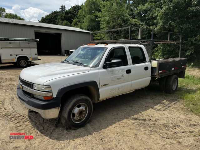 Lot 1-14313 - 2002 Chevrolet  Silverado 3500 (1) service truck, 4WD, single axle, crew cab, 6.0 liter V8 gas engin...