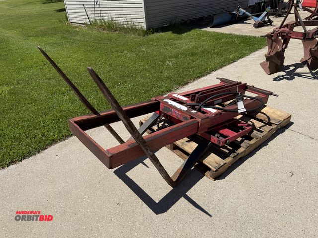 Lot 1-102570 - (1) Johns MFG. JM 1000 3 PT forklift attachment