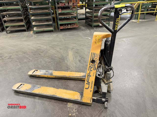 Lot 1-16899 - (1) Lift-Rite, model Ergo-Lift RG30E, 3000 lb. capacity, 12V, internal chargers, 48" x 7" wide forks...
