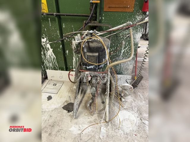 Lot 1-17222 - (1) Graco Extreme X30, 220cc paint sprayer with cart, and air powered pump.