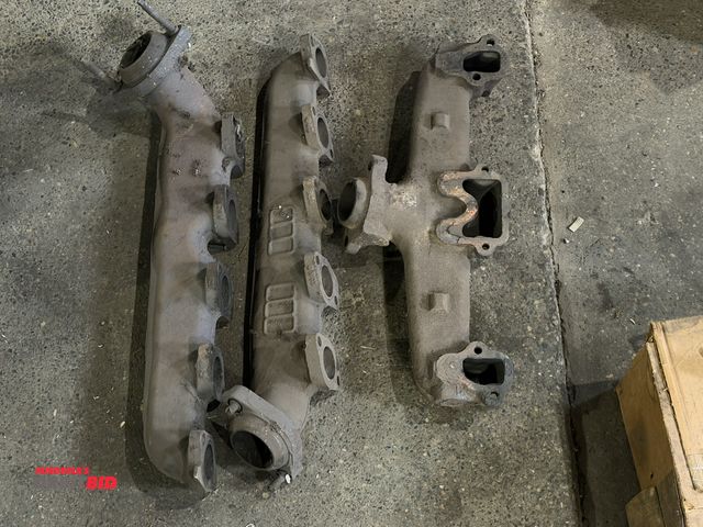 Lot 1-1235 - (1) exhaust manifold for a Ford 460 gas engine.