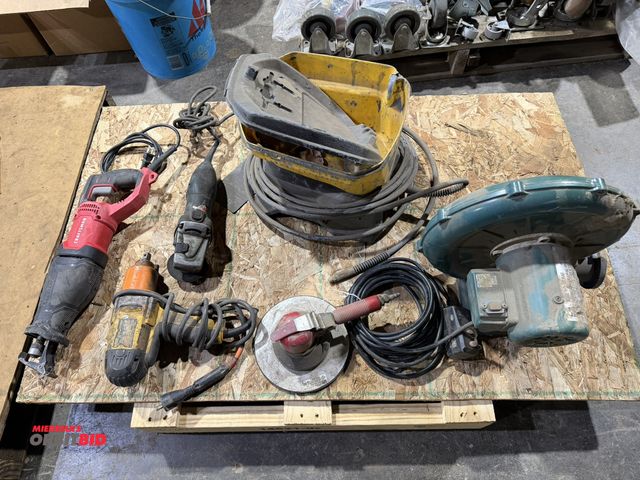 Lot 1-1524 - Lot of assorted power tools, includes (1) Craftsman reciprocating saw, (1) DeWalt, model DW292, 1/2"...