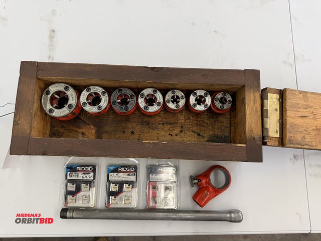 Lot 1-6146 - (1) Ridgid #00-R, manual pipe threading tool with threading dies size 1/8" through 1", and (3) packa...
