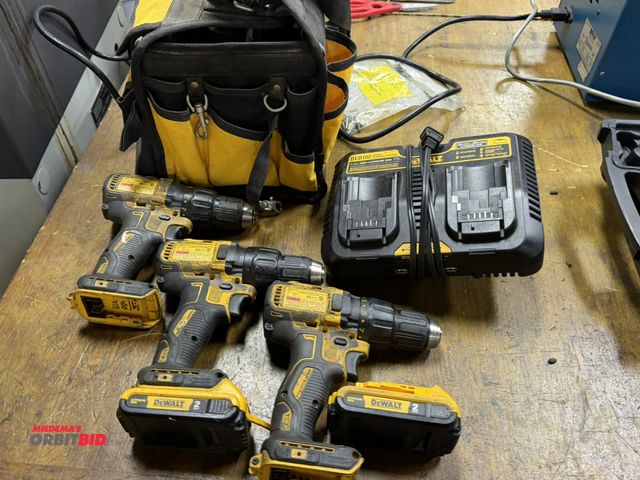Lot 1-12440 - Lot of assorted DeWalt cordless drills, including (3 model DCD777, 1/2", 20V, cordless drill drivers...
