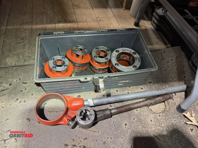 Lot 1-4192 - (1) Ridgid hand threading kit, includes 1/2" to 2" dies.