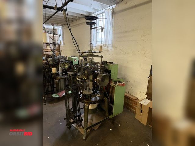 Lot 1-4822 - (1) Antique Industrial circular knitting machine, approx. 7" diameter needle head, 3 phase, in worki...