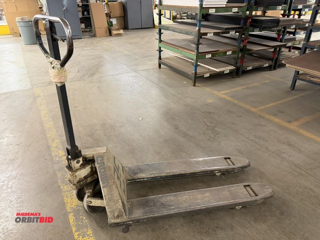 Lot 1-17417 - (1) Crown, approx. 3000 lb. capacity hydraulic pallet jack with 40" long forks, in working condition...