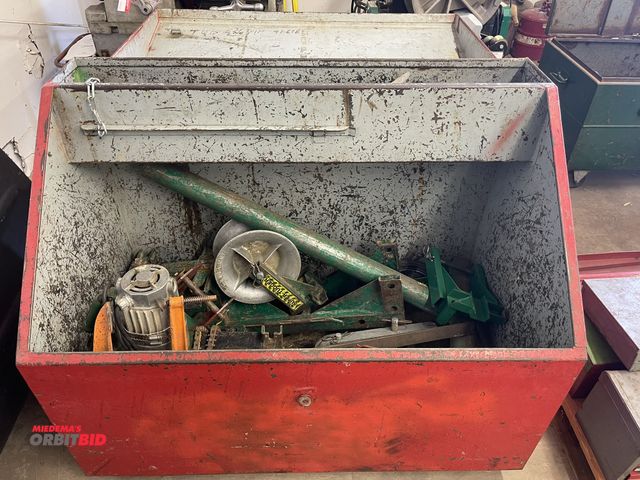 Lot 1-6115 - (1) Greenlee power cable super tugger, 120V, with Greenlee 649 pipe adapter sheave, accessories, Job...