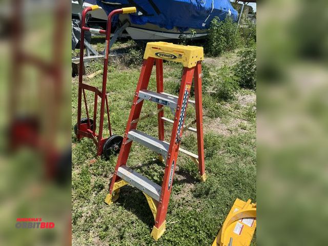 Lot 1-19423 - (1) Werner 4’ fiberglass step ladder with a 300 pound capacity rating.