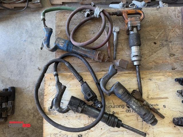 Lot 1-1347 - Lot of (4) heavy duty air chisels with (4) bits (3 square hammer bits/1 chisel bit).