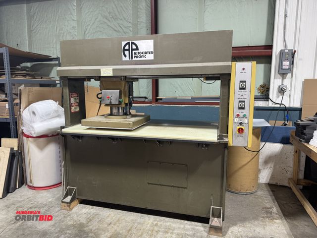 Lot 1-19008 - (1) 1995 Sysco Machinery Corporation traveling head hydraulic die cutting machine, model THNC-2570, ...