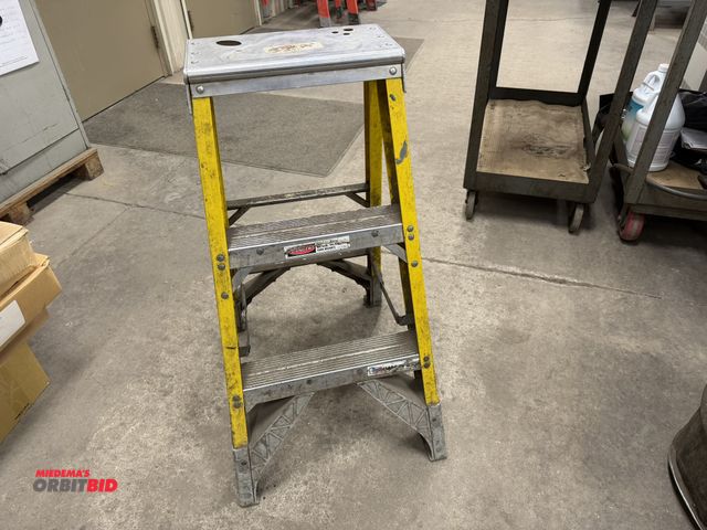 Lot 1-2066 - (1) 36" width x 42" height x 18" depth, 2-door steel cabinet with assorted tooling, includes various...