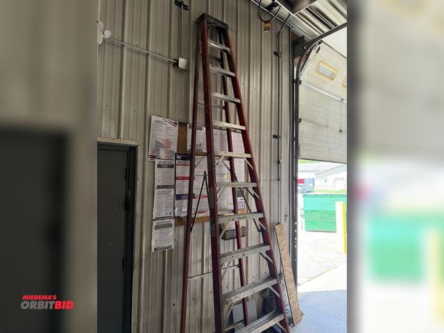 Lot 1-13160 - (1) Werner fiberglass 12' step ladder.