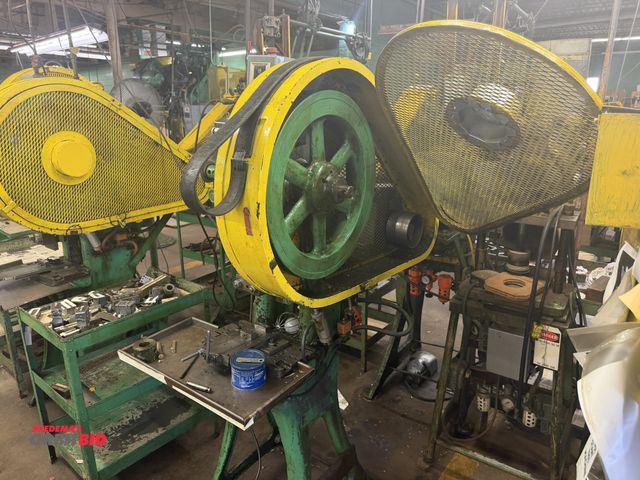 Lot 1-18725 - (1) Bliss #1, 10-ton capacity press, with 1.5" stroke, 160 strokes per minute, 6" shut height, inclu...