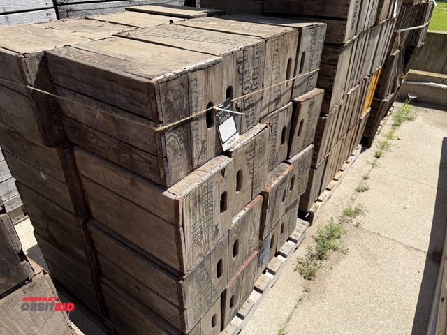 Lot 1-102558 - (1) Skid of vintage beer crates