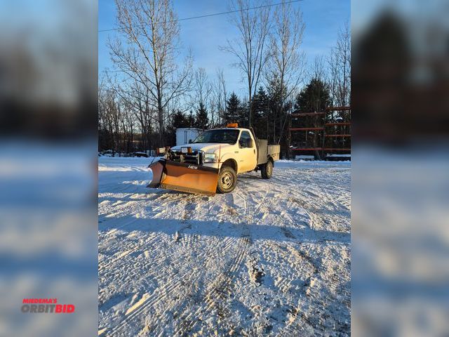 Lot 1-15814 - 2005 Ford F350 Flatbed Regular Cab w/ Plow Flatbed Pickup Truck