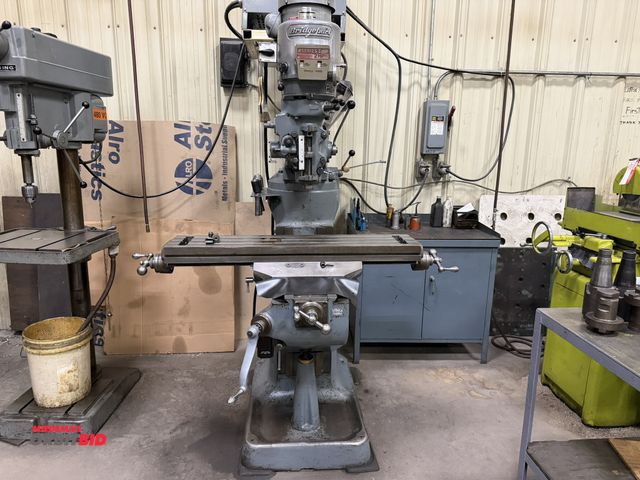 Lot 1-654 - (1) Bridgeport vertical milling machine, S/N 58214, with a 220-460V, 2 HP, 3 phase electric motor, 4...