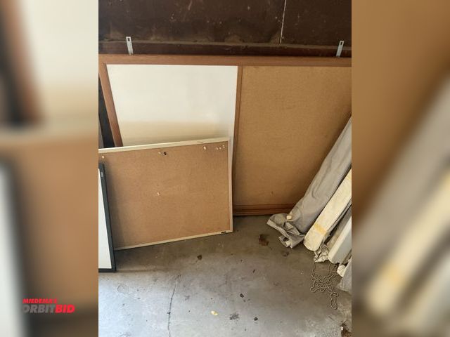 Lot 1-12531 - white boards & corkboards Approx. 5 white boards &amp; corkboards